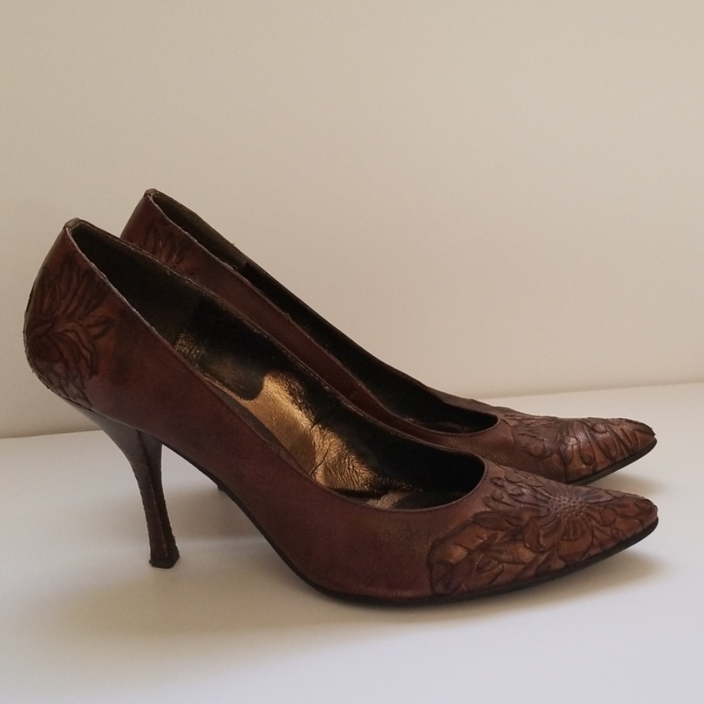 Laser cut leather floral pattern brown heeled pumps 9